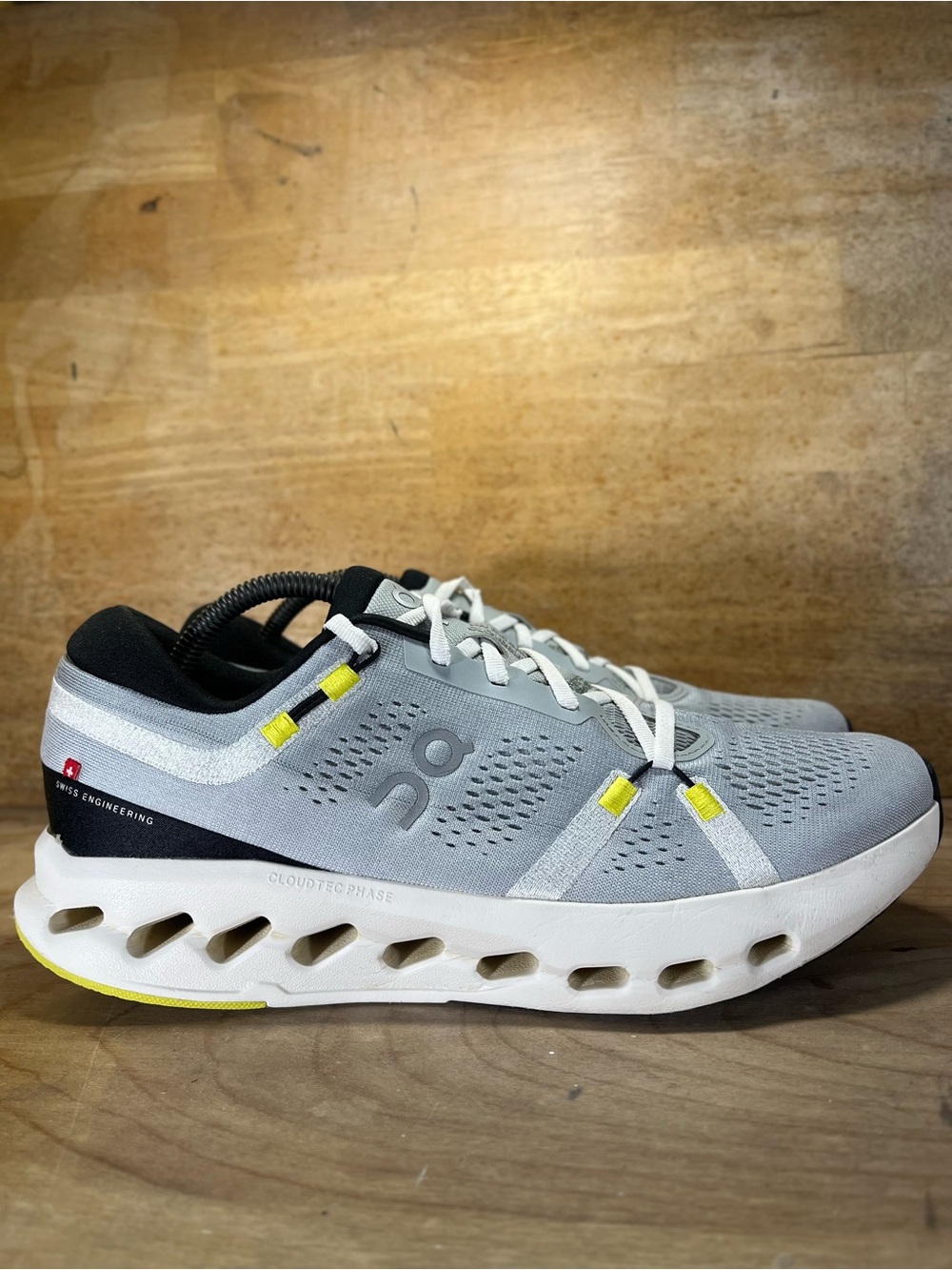 On CloudSurfer 2 REFLECTIVE CUSHIONED Mens Size 10 Running Shoes Sneakers Gray
